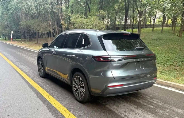 Geely Galaxy Starship 7 EMi 1.5 Pilot