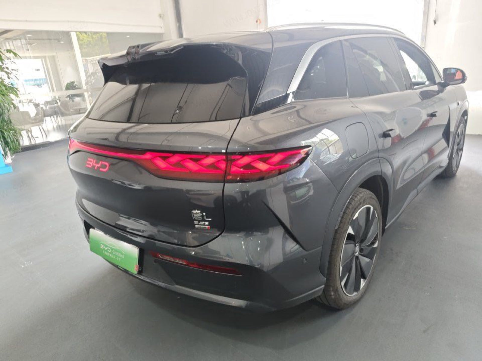 BYD Tang L EV Flagship