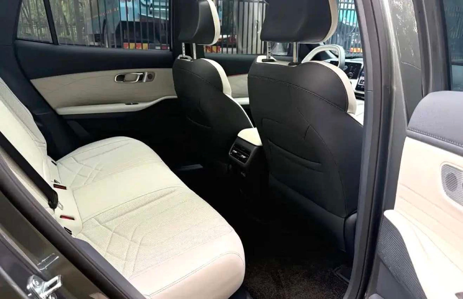 Geely Galaxy Starship 7 EMi 1.5 Pilot
