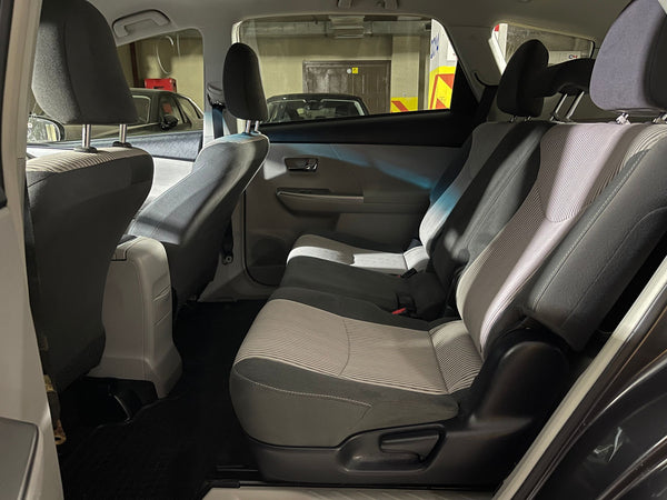 Toyota Prius v