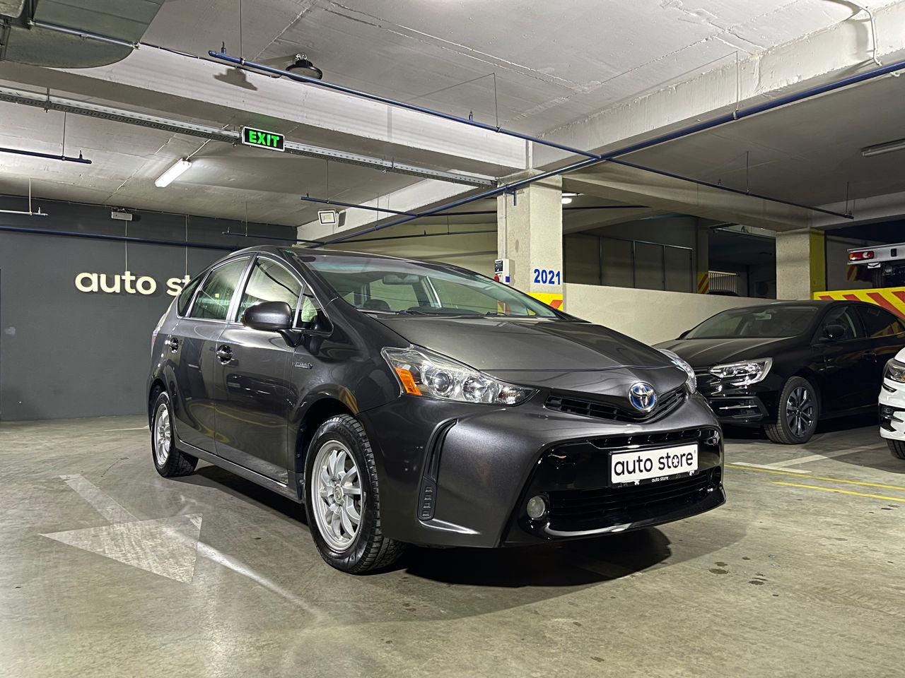 Toyota Prius v