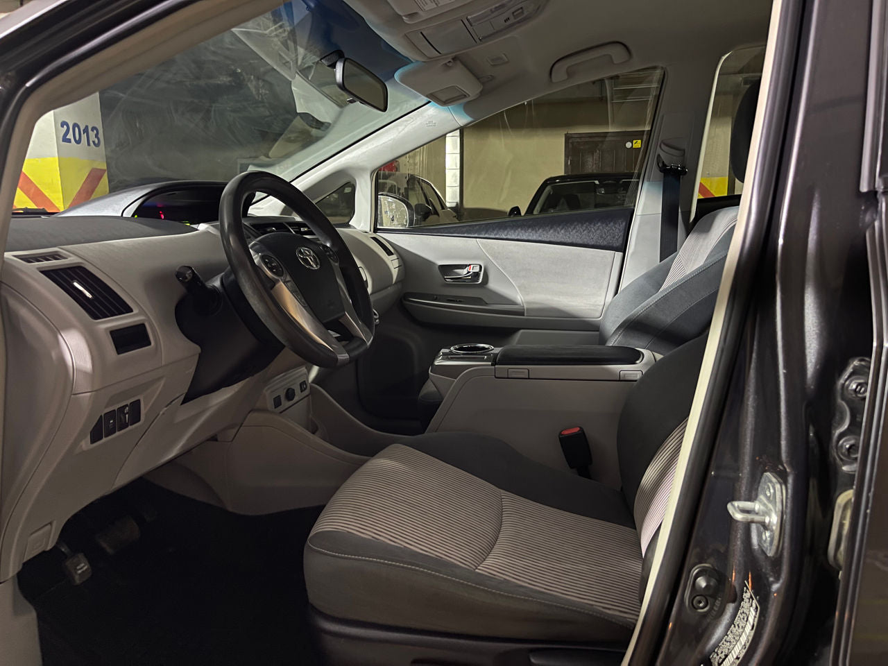 Toyota Prius v
