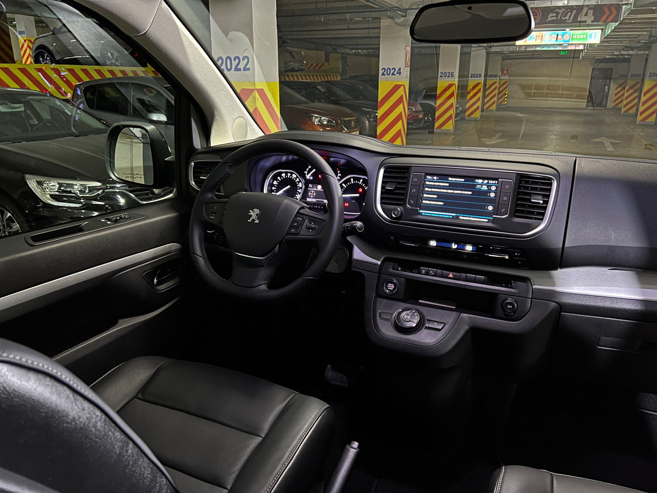 PEUGEOT Traveller