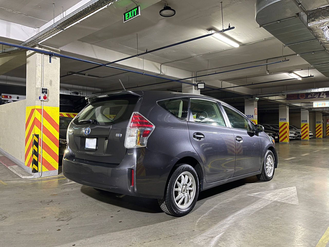 Toyota Prius v