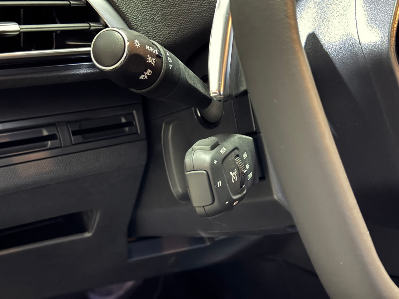 Peugeot 5008 2023 г.