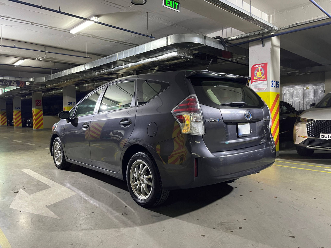 Toyota Prius v