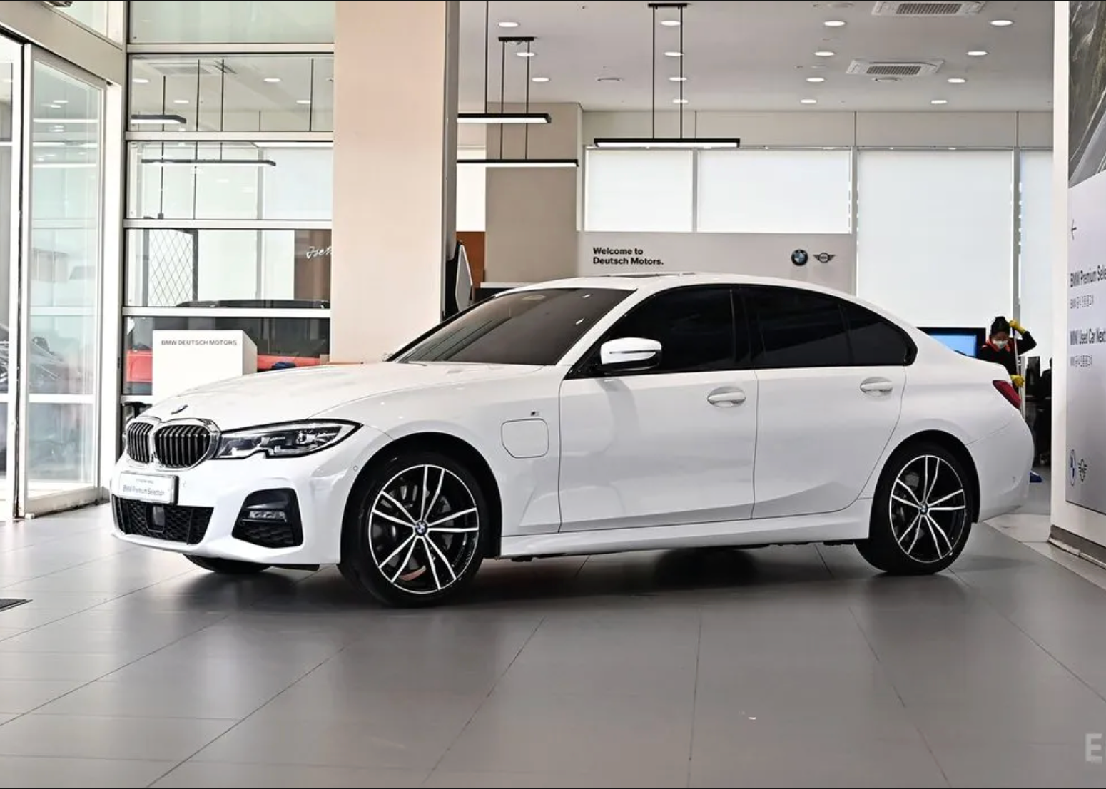BMW 330e