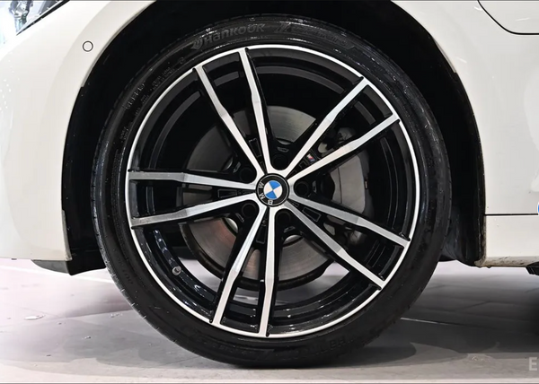 BMW 330e