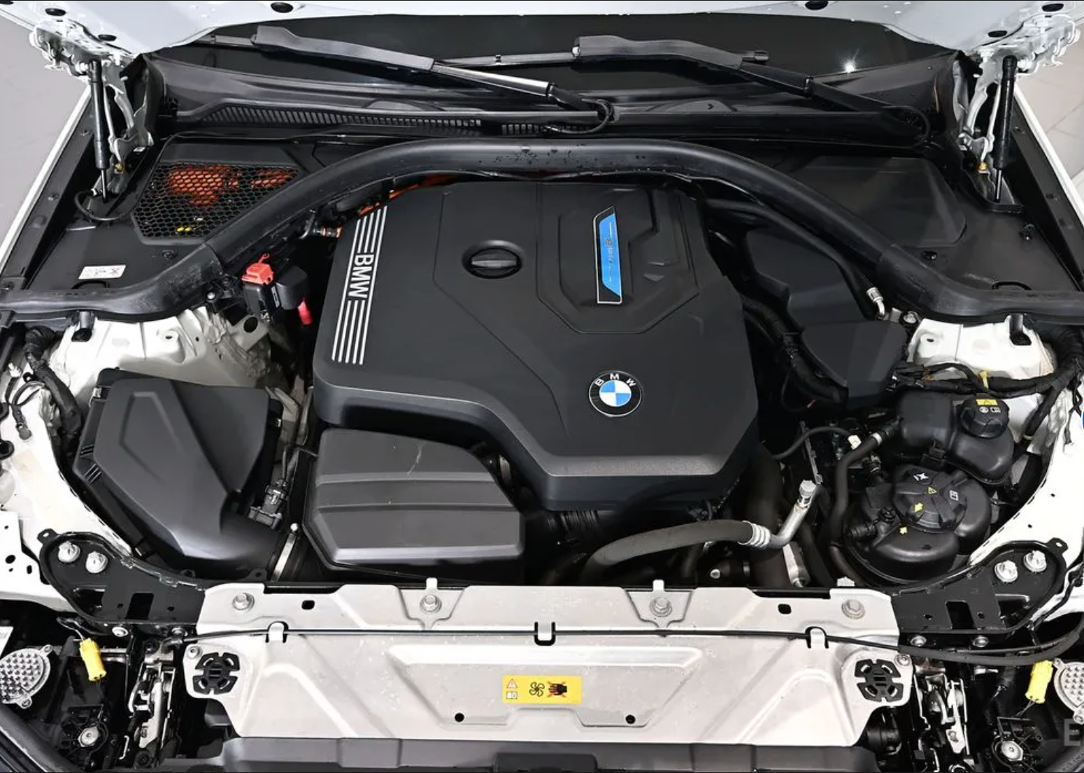 BMW 330e