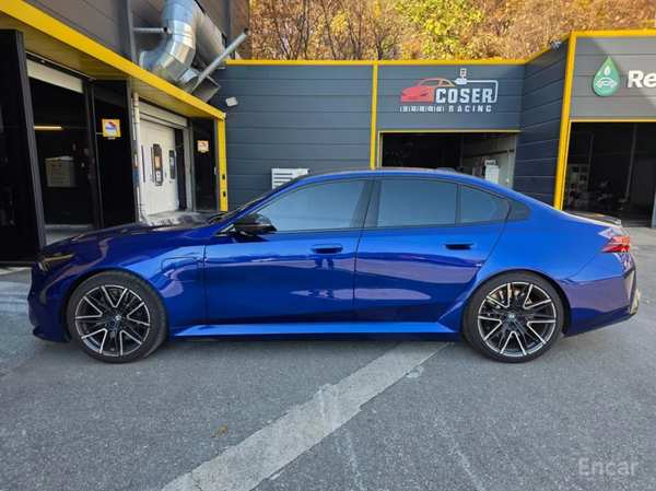 BMW M5 G90