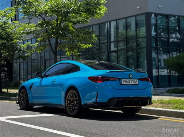 BMW M4 CS