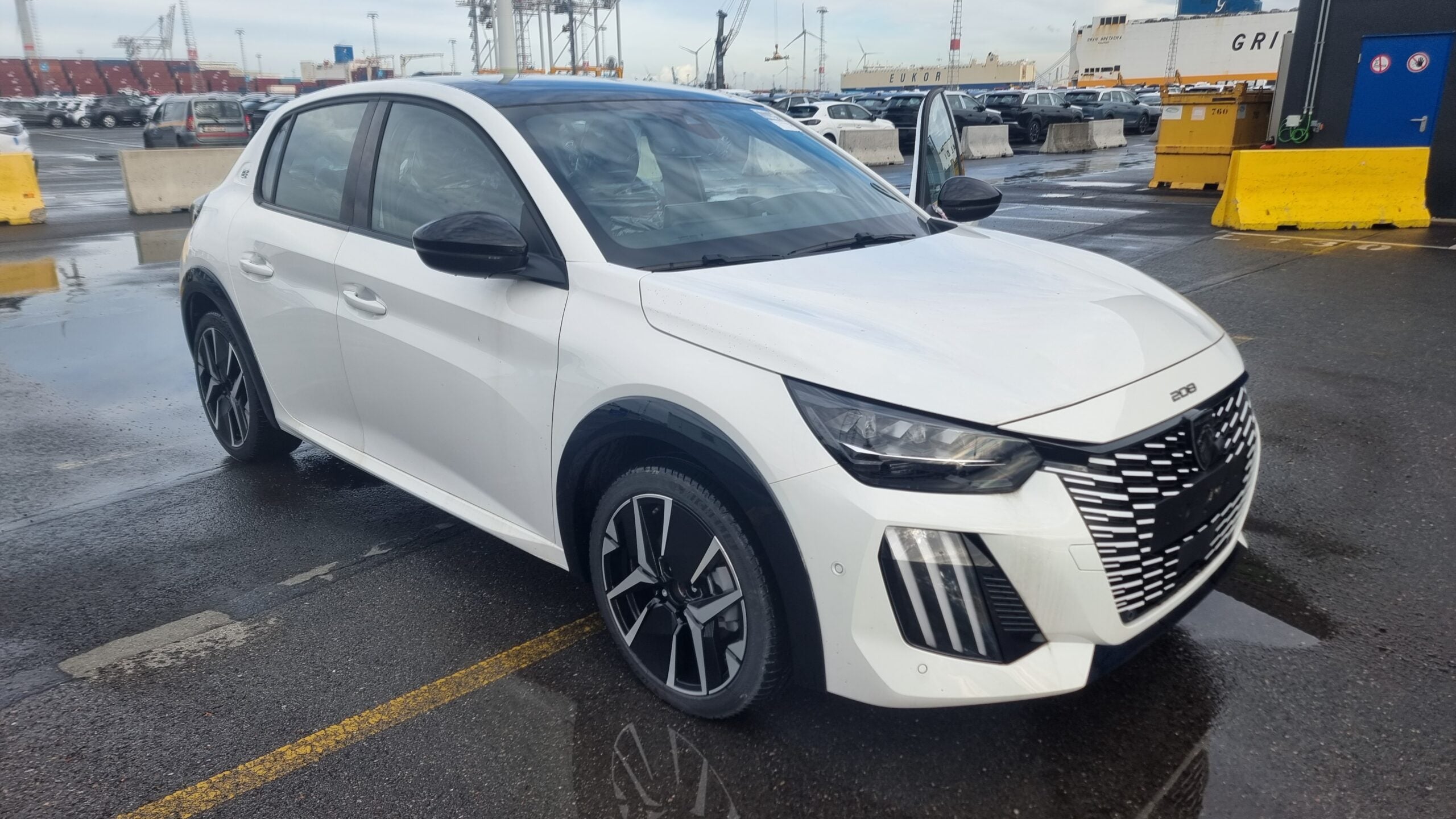 Peugeot e-208 GT