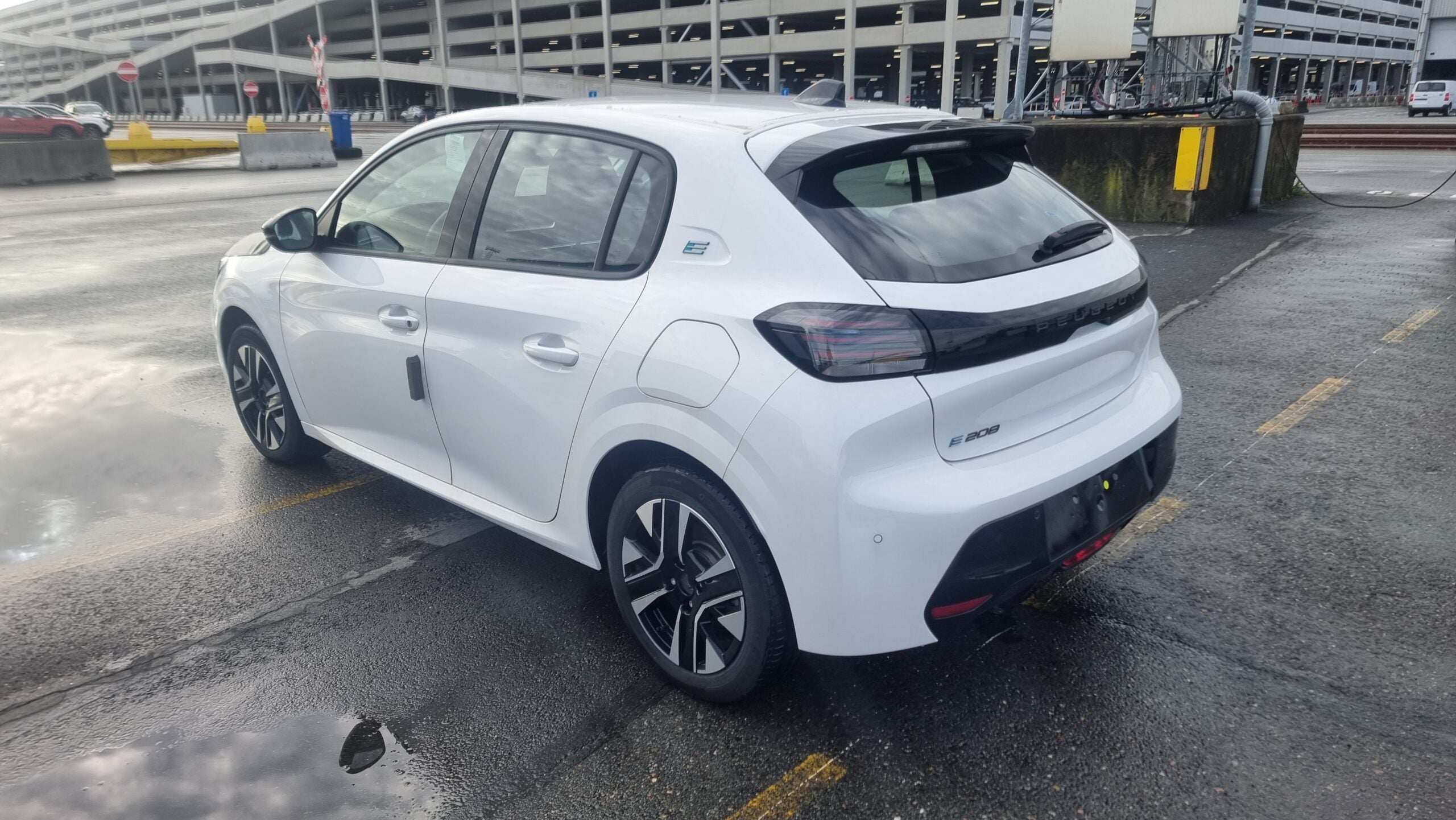 Peugeot e-208 GT