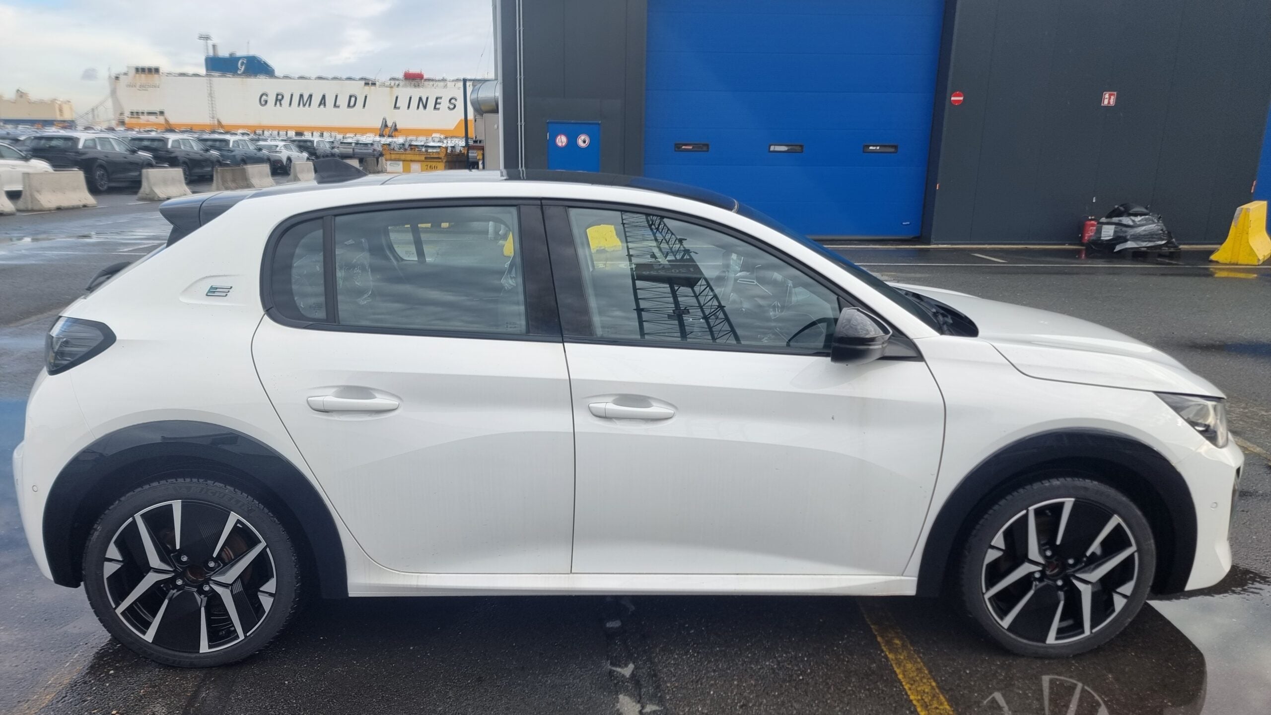 Peugeot e-208 GT