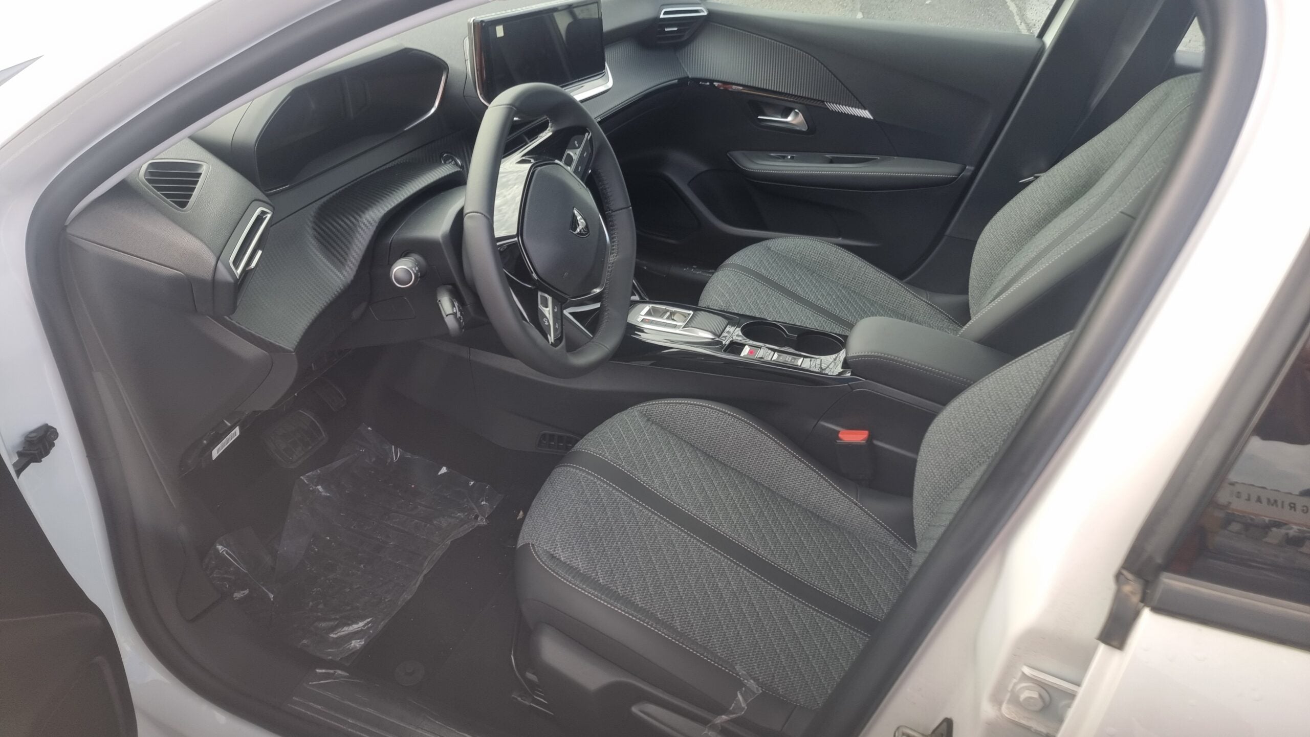 Peugeot e-208 GT