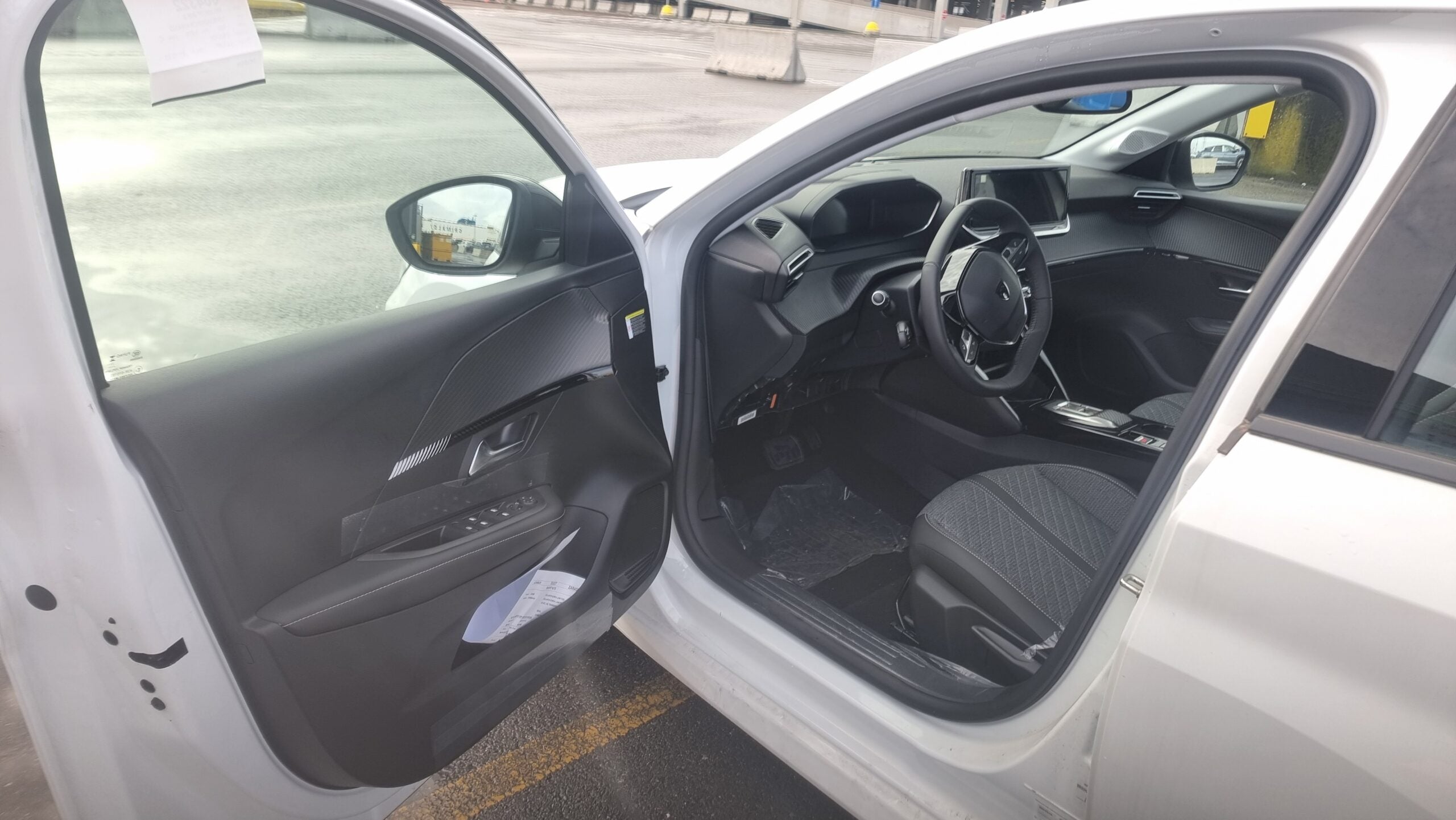Peugeot e-208 GT