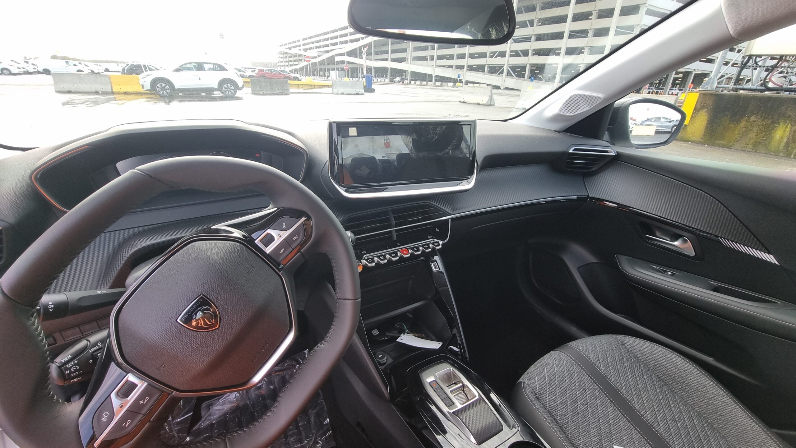 Peugeot e-208 GT