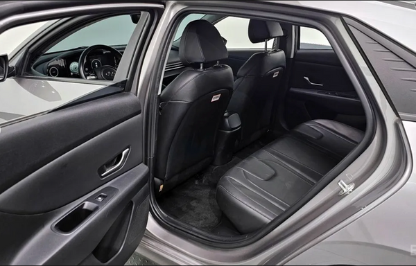 Hyundai Elantra Hybrid 2021