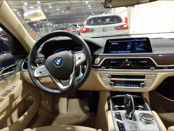 BMW 745E 2020