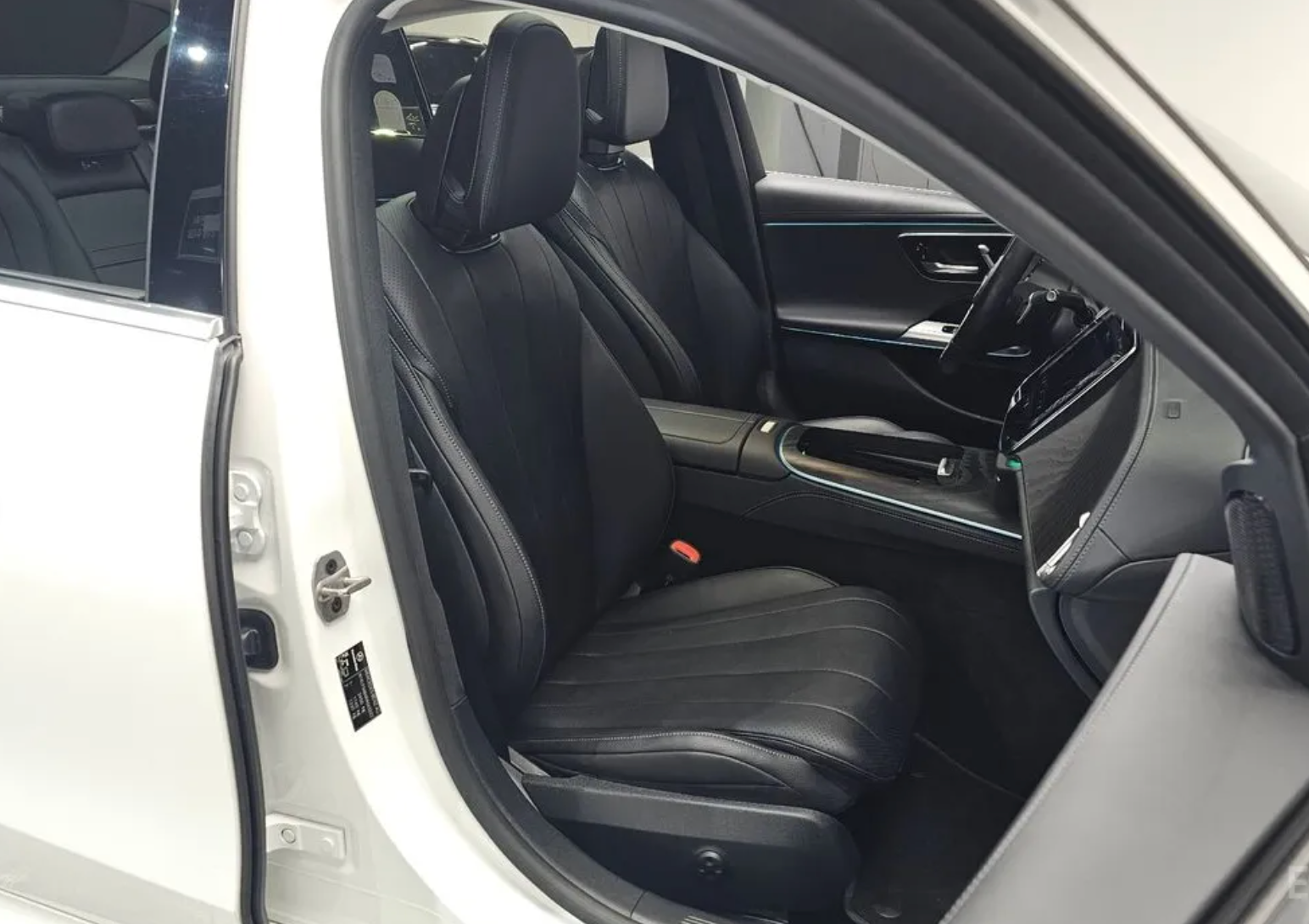 Mercedes E-Class W214
