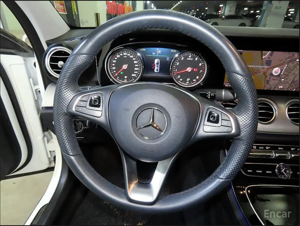 Mercedes E200
