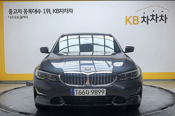 BMW G30 320i 2019