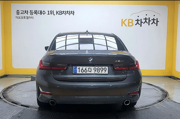 BMW G30 320i 2019