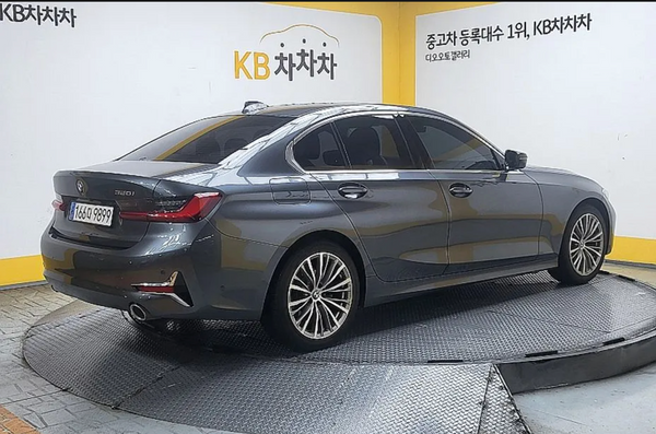BMW G30 320i 2019