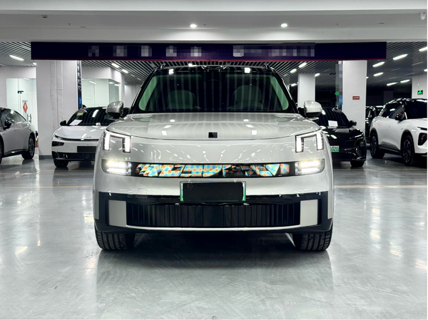 Lynk&CO 900 1.5T Ultra