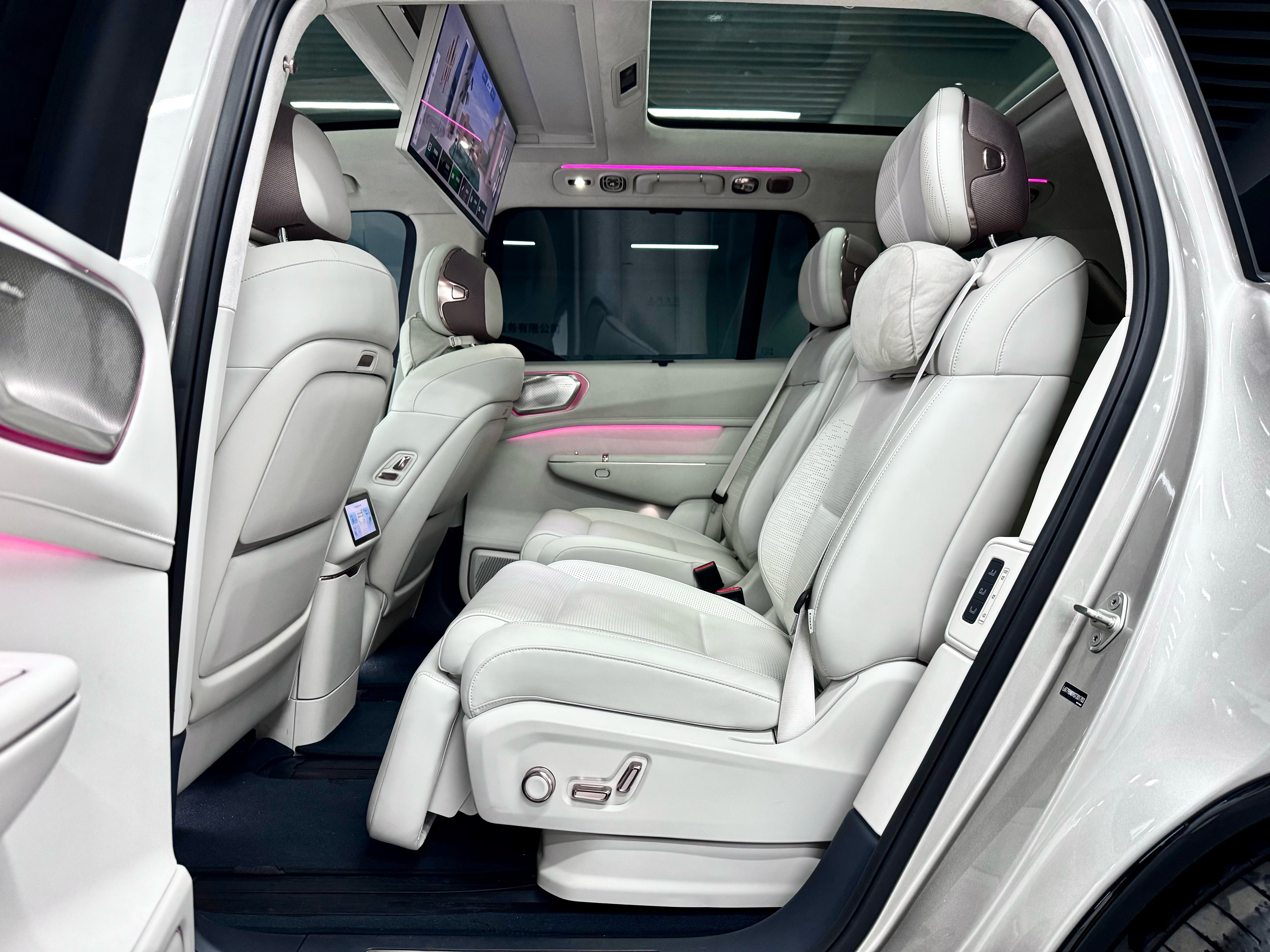 Lynk&CO 900 1.5T Ultra