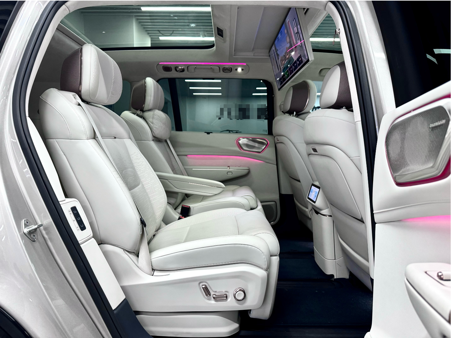 Lynk&CO 900 1.5T Ultra