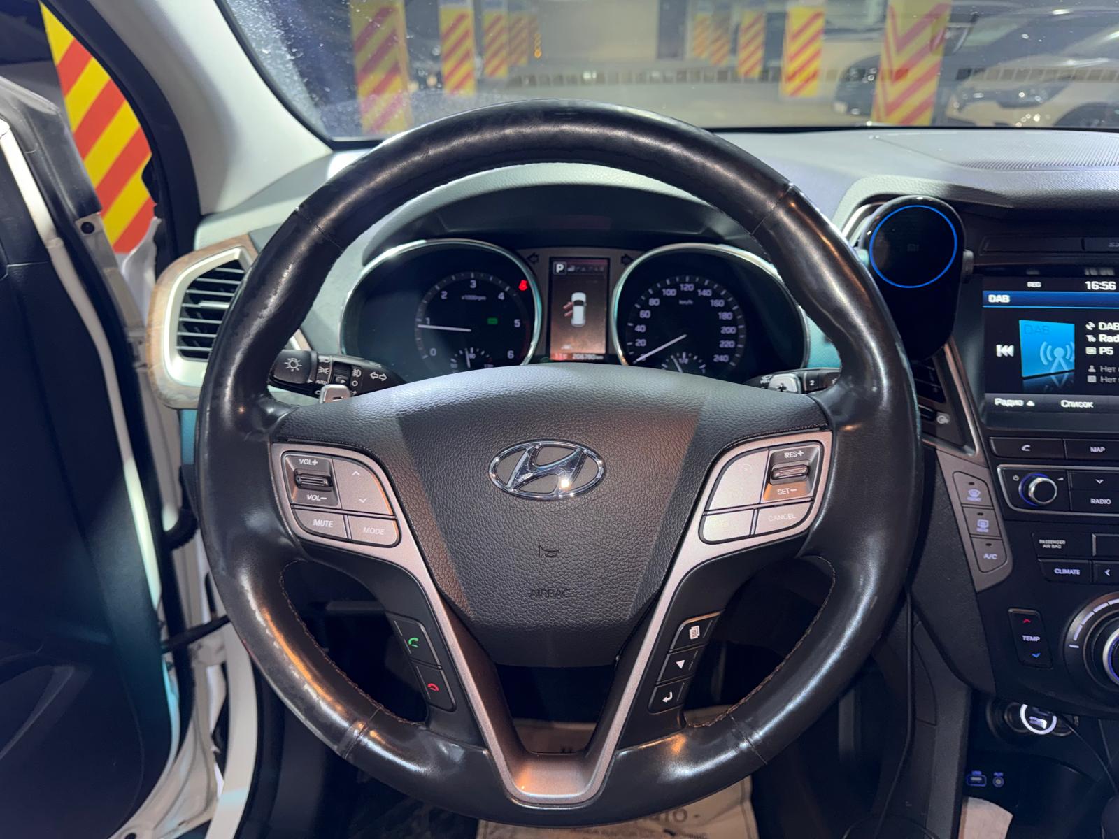 Hyundai Grand Santa Fe