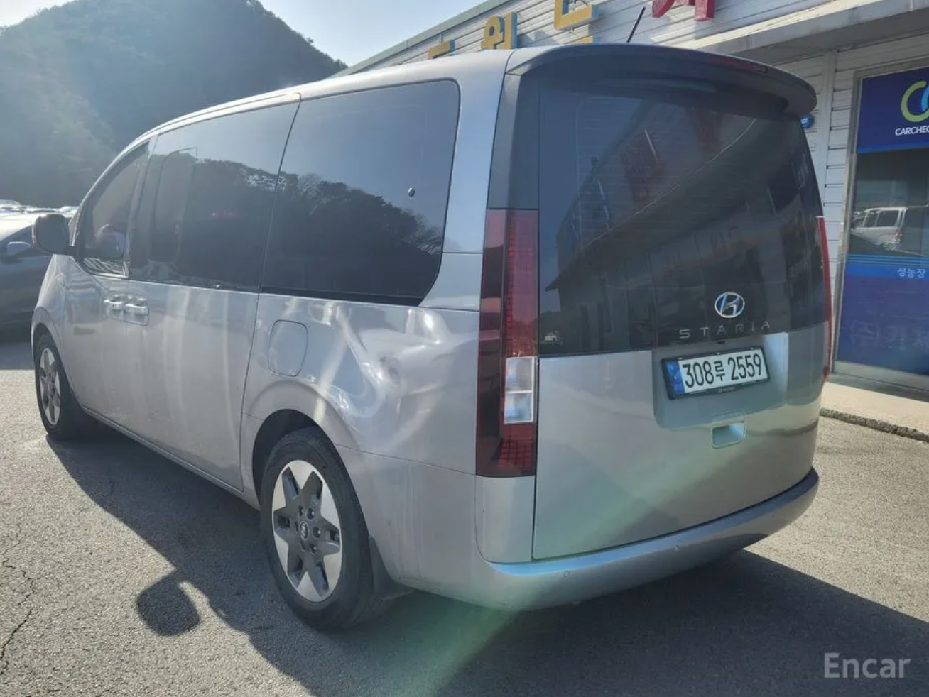 Hyundai Staria