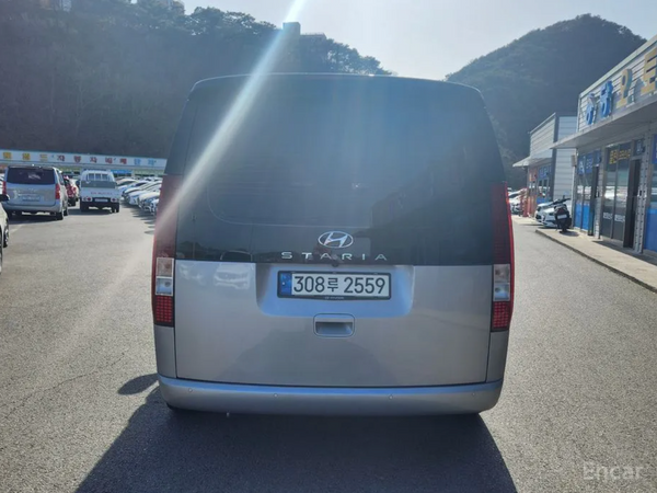 Hyundai Staria