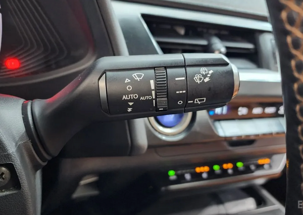 Lexus UX250h