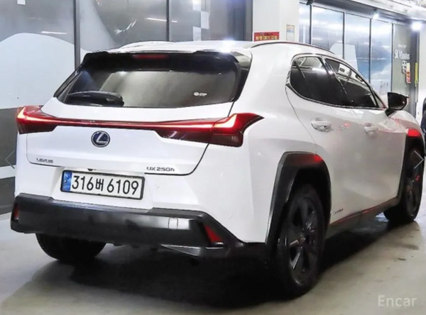 Lexus UX250h