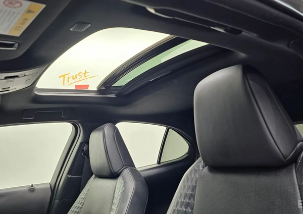 Lexus UX250h