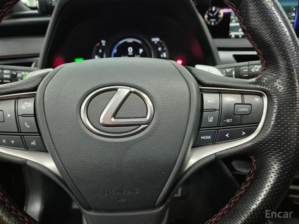 Lexus UX250h