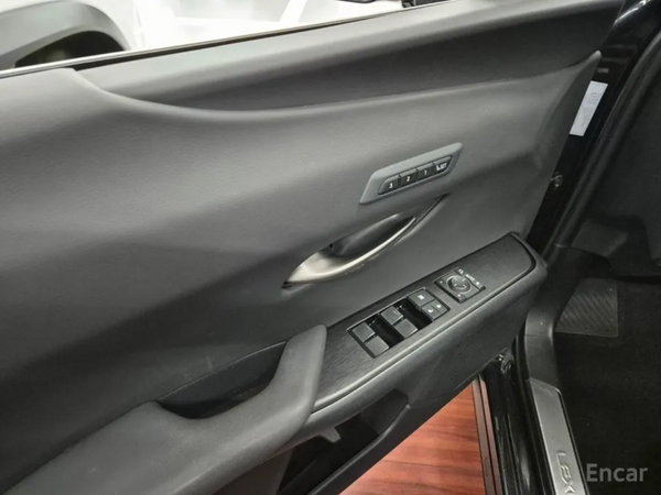 Lexus UX250h