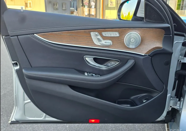 2019 Mercedes E300 4MATIC Exclusive