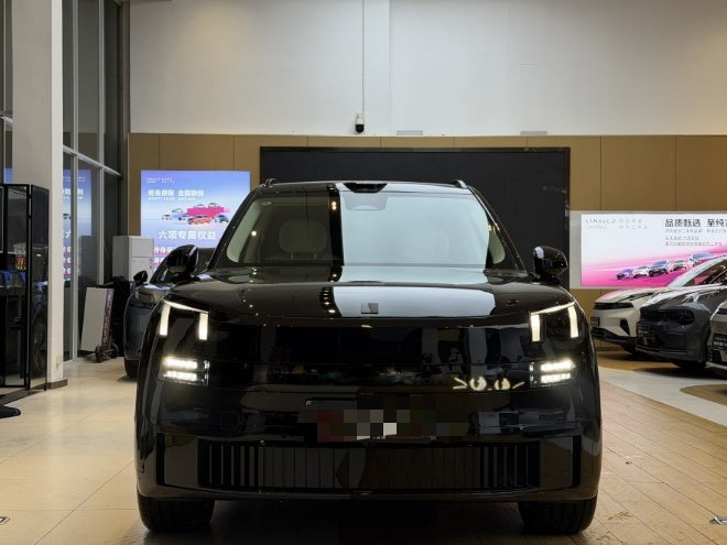 Lynk & Co 900