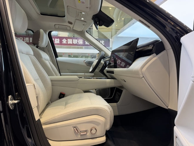 Lynk & Co 900