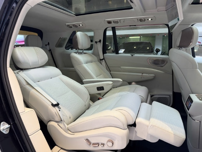 Lynk & Co 900