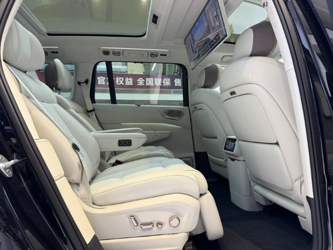 Lynk & Co 900