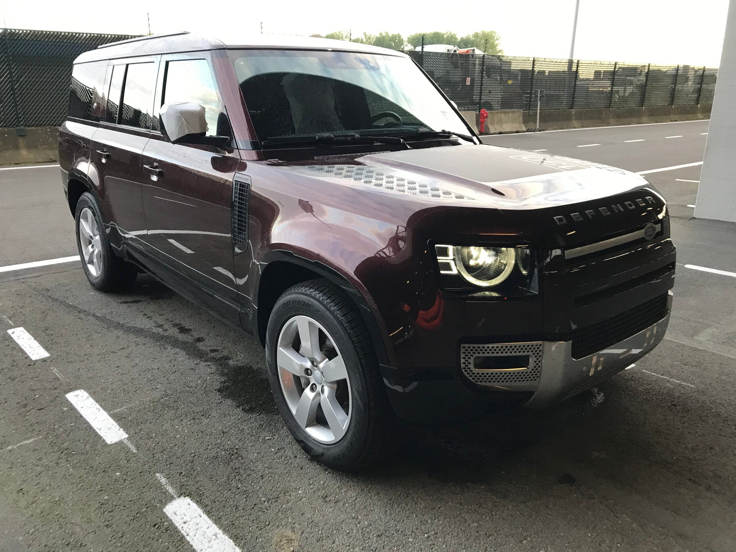 Land Rover Defender LWB P400 SE AWD