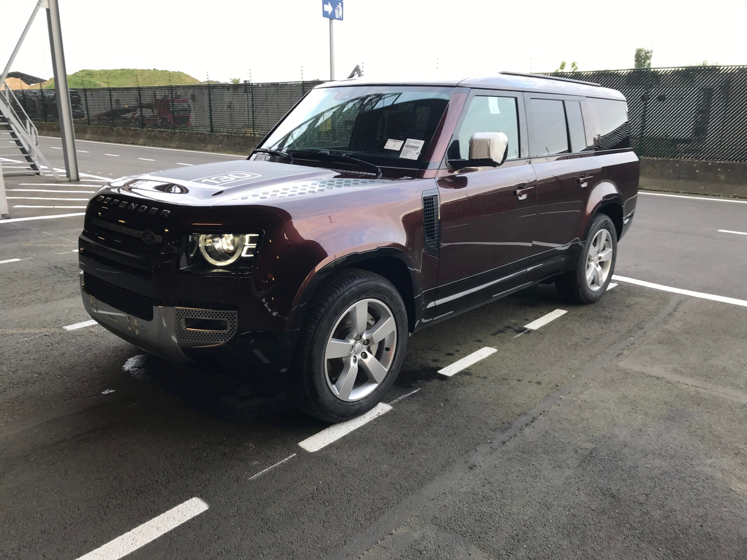 Land Rover Defender LWB P400 SE AWD