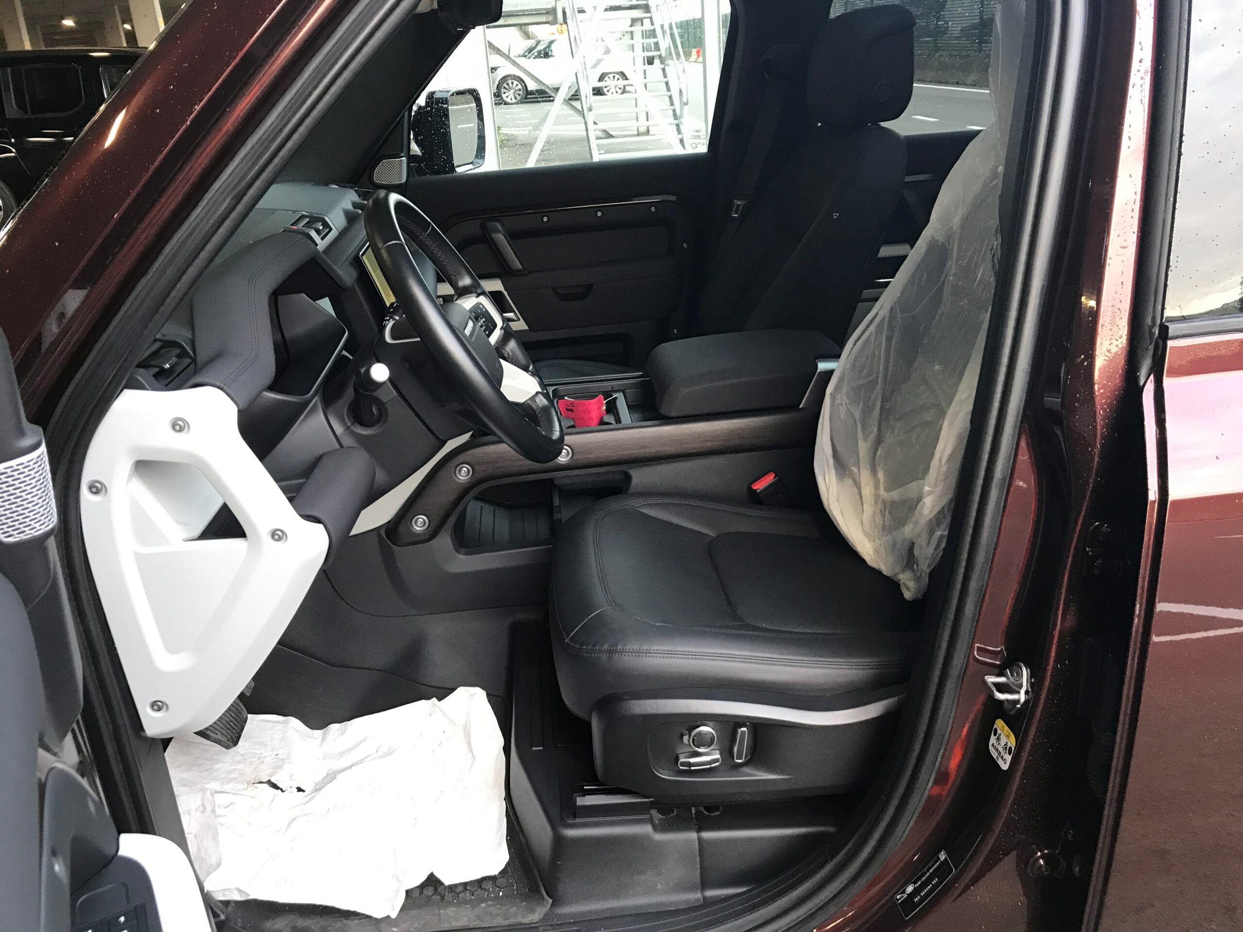Land Rover Defender LWB P400 SE AWD