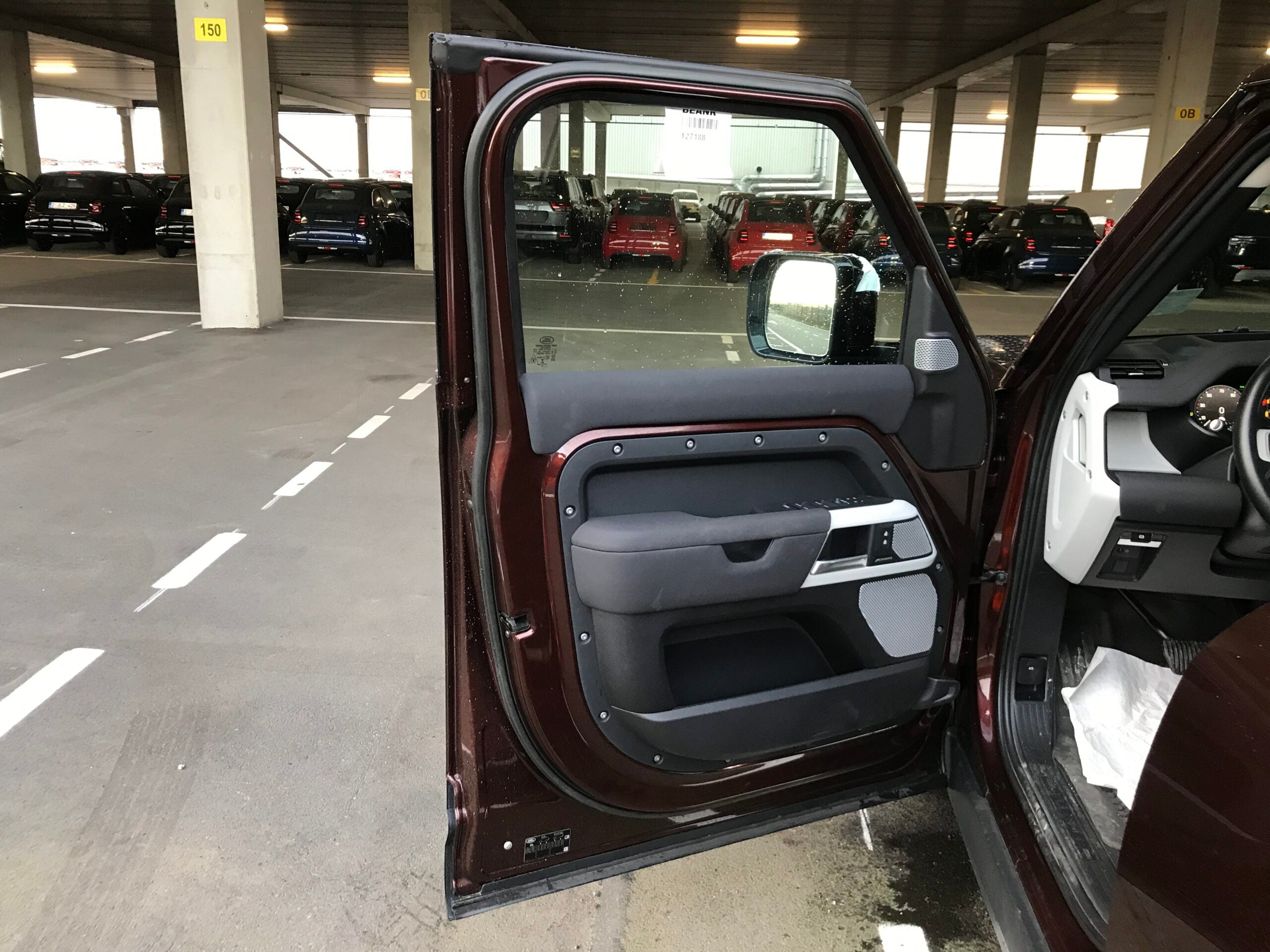 Land Rover Defender LWB P400 SE AWD