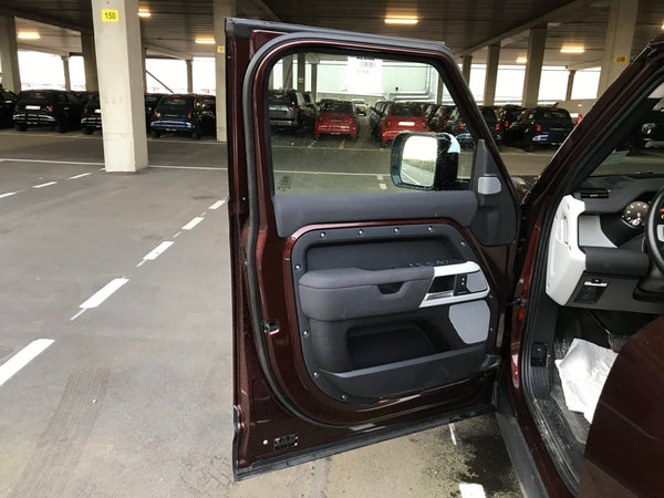 Land Rover Defender LWB P400 SE AWD