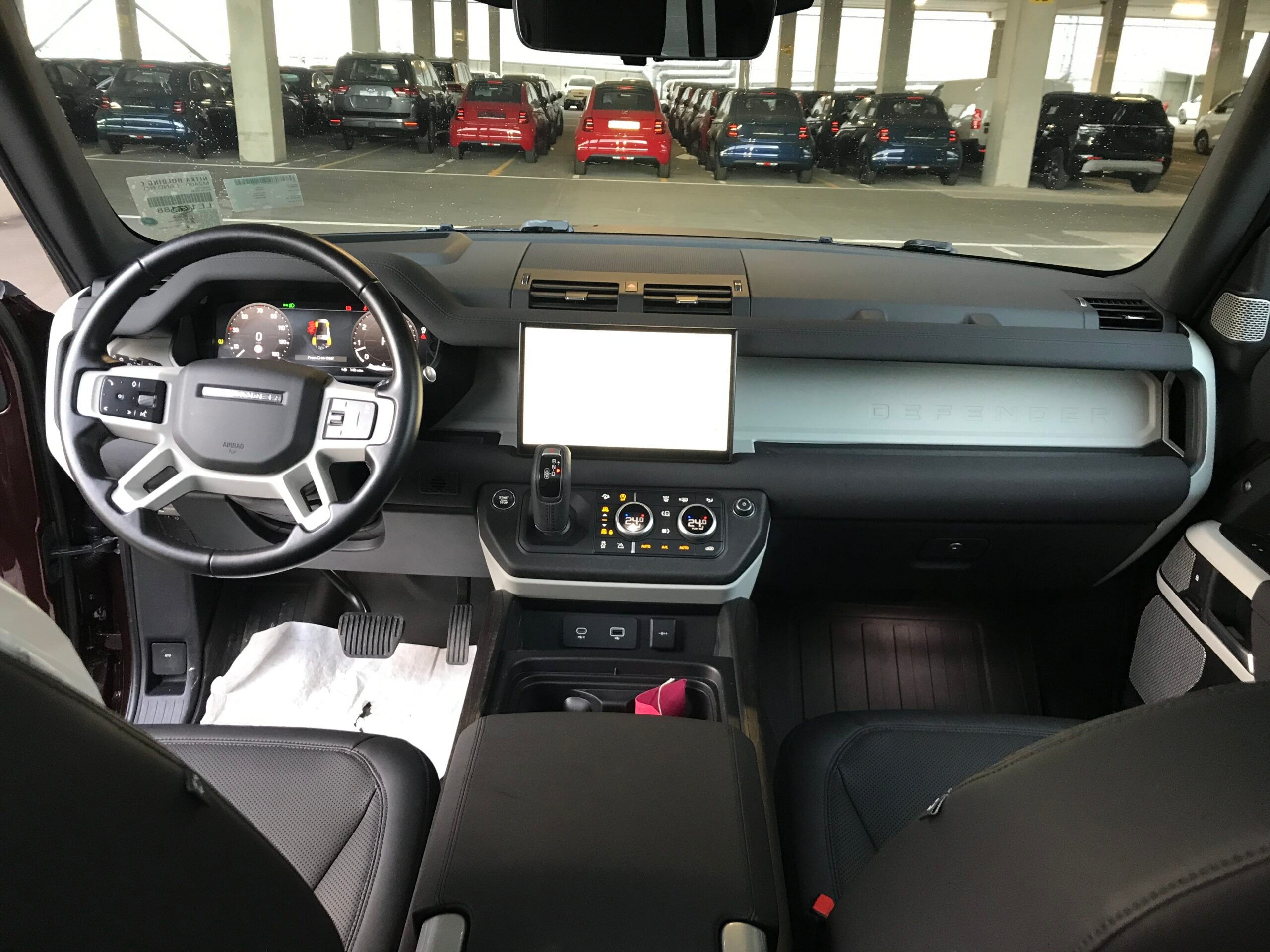 Land Rover Defender LWB P400 SE AWD